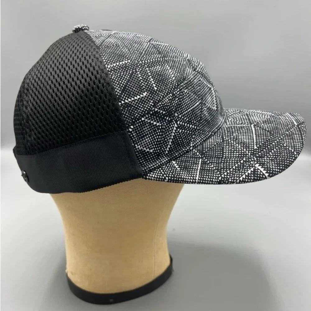 LULULEMON Athletica Black and White Geometric women’s Hat - Picture 4 of 6